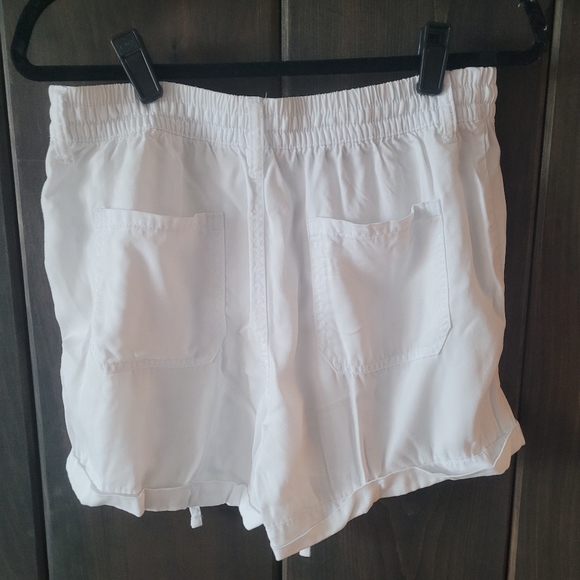 2/$20 Core Life. 2 for 1 Beige and White Linen style shorts sz M - Picture 4 of 4